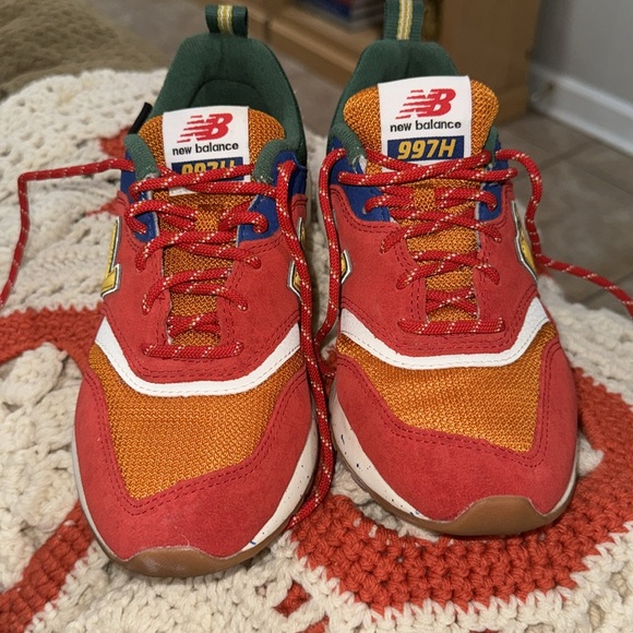 Women’s New Balance 997H - Picture 2 of 5